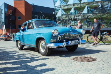 Şehir Riga, Letonya cumhuriyeti. Retro araba partisi. T oldtimer araba