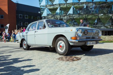 Şehir Riga, Letonya cumhuriyeti. Retro araba partisi. T oldtimer araba