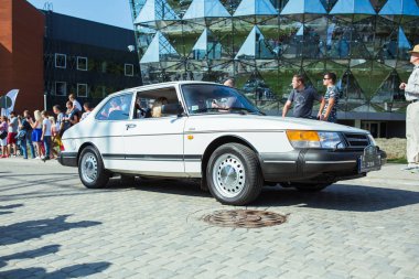 Şehir Riga, Letonya cumhuriyeti. Retro araba partisi. T oldtimer araba