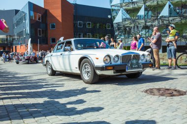 Şehir Riga, Letonya cumhuriyeti. Retro araba partisi. T oldtimer araba