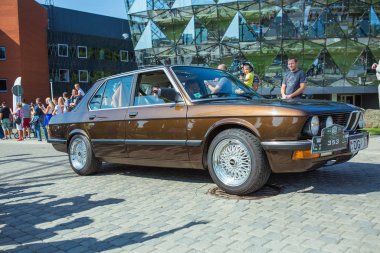 Şehir Riga, Letonya cumhuriyeti. Retro araba partisi. T oldtimer araba