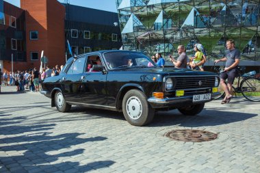 Şehir Riga, Letonya cumhuriyeti. Retro araba partisi. T oldtimer araba