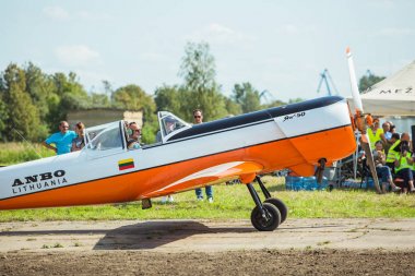 Şehir Riga, Letonya cumhuriyeti. Şehir festivali onuruna Avio gösterisi