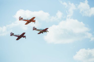 Şehir Riga, Letonya cumhuriyeti. Şehir festivali onuruna Avio gösterisi