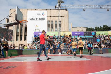Şehir Riga, Letonya cumhuriyeti. Açık sokak basketbolu, takımlar co