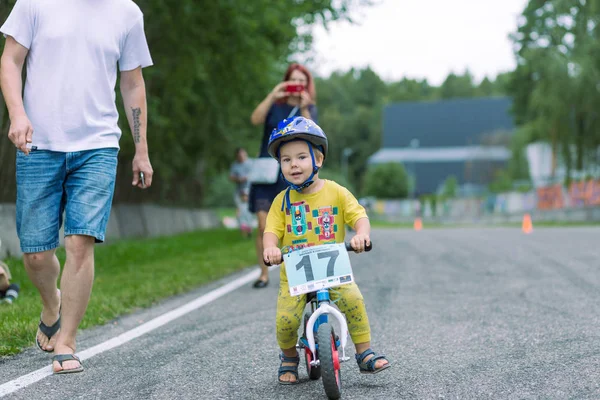 City Riga, Latvian republic. Toddlers train and ride bikes. Mini — Stock Photo, Image
