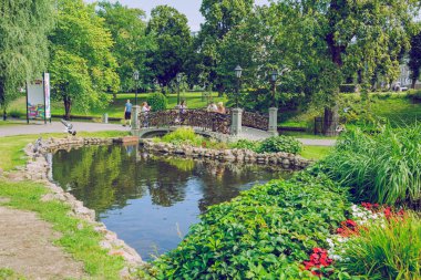 City Riga, Letonya Cumhuriyeti. Riga Central Park turistler ve 