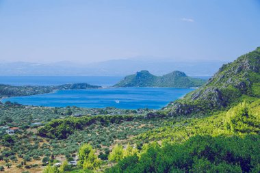 Şehir Atina, Yunan Cumhuriyeti. Dağlar ve su, mavi deniz. 13. 