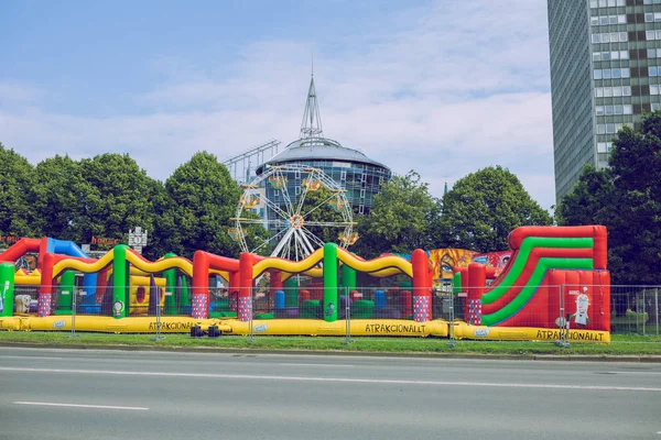 Şehir Riga, Letonya Cumhuriyeti. İlginç süslerle bina — Stok fotoğraf