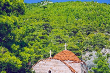 Atina Şehri, Yunanistan Cumhuriyeti. Kilise çatıları ve gökyüzü. Seyahat fotoğrafı.