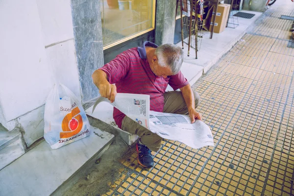 City athens, Greek Republic. Man read newsletter. Urban city lif — Stock Photo, Image