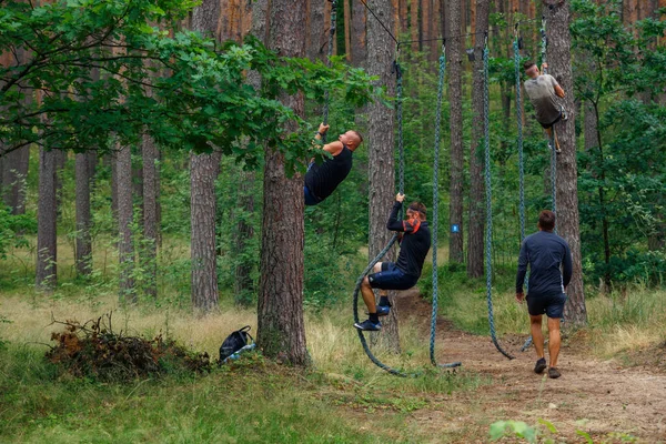 ラトビアのリガ市 実行レース 人々はスポーツ活動に従事していた 様々な障害を克服し 実行中 2020 — ストック写真