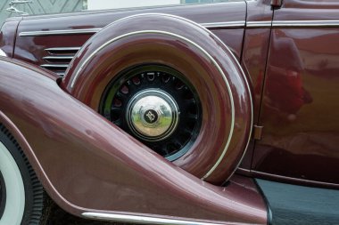 Cesis şehri, Letonya. Tarihi araçların gezisi. Eski tarihi arabalar. 25.07.2020