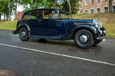 Cesis şehri, Letonya. Tarihi araçların gezisi. Eski tarihi arabalar. 25.07.2020