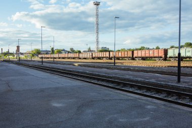 Daugavpils Şehri, Letonya. Vagonlar ve yollar. Fotoğraf çek. 11.08.2020