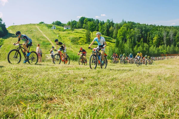 City Cesis Lettonie Balade Montagne Vélo Une Journée Ensoleillée Sur — Photo