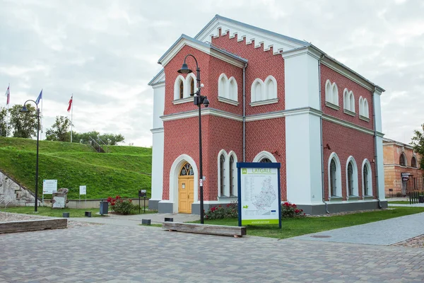 Miasto Daugavpils Łotwa Stary Zamek Ruiny Czerwonej Cegły Fotografia Podróżna — Zdjęcie stockowe