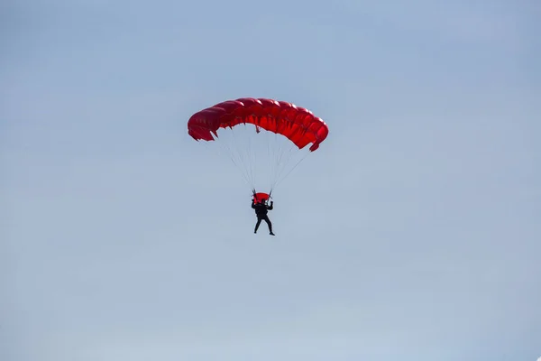 Stad Riga Lettland Avio Show För Att Hedra Stadsfestivalen Fallskärmshoppare — Stockfoto