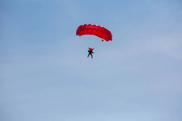 Riga Şehri Letonya Cumhuriyeti Şehir Festivali Onuruna Avio Gösterisi Paraşütçüler — Stok fotoğraf