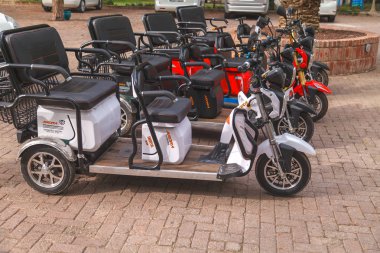 Bisikletler ve turistlere hotel Club Salima Beldibi, Türkiye'den kiralanan araçların park.