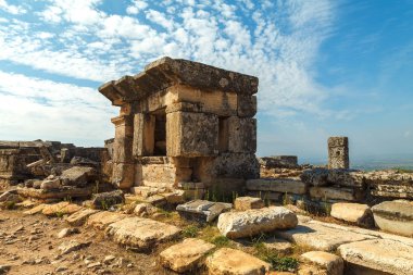 Hierapolis antik şehir kalıntıları. Görünüm eski taş binalar mahvetti. Burası bir dünya mirası