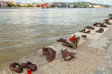Budapeşte, Macaristan - 2 Haziran 2019: Danube Embankment Ayakkabıları - Soykırım Anıtı