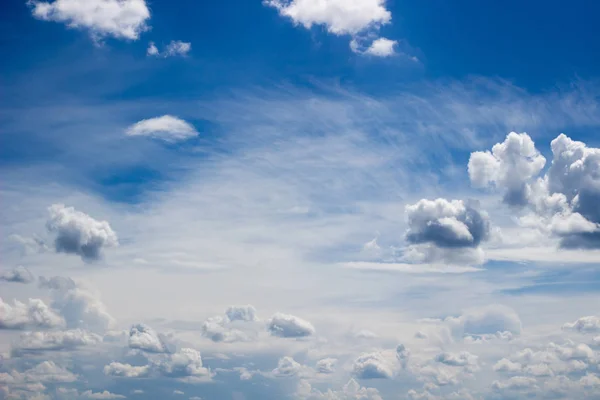 Céu Azul Nuvens Foco Suave — Fotografia de Stock