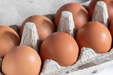 Pakette taze tavuk yumurtası..