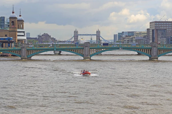Londres Gran Bretaña Mayo 2014 Estos Son Los Puentes Southwark —  Fotos de Stock