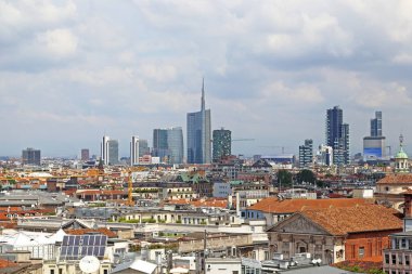 Milan, İtalya - 17 Mayıs 2018: Bu bir hava Milano Katedrali'ne yüksekliğini Porta Nuovo semtinden görülmektedir.