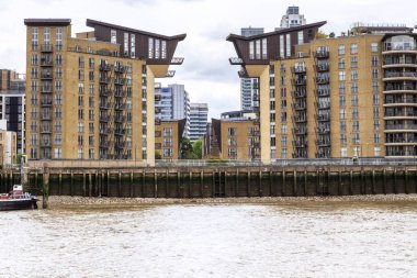 London, Büyük Britanya - 20 Mayıs 2014: Bunlar modern konut üzerinde Isle Of Dogs çıkabilir..