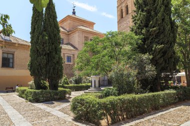 Toledo, İspanya - 25 Mayıs 2017: Küçük Piazza San Roma tarihi kent merkezinde olan.