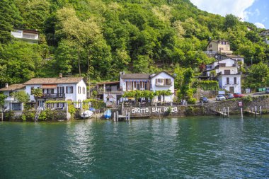 Lugano, Swizerland - 12 Mayıs 2018: Bir küçük köy, Grotto San Rocco Lake Lugano üzerinde Ticino İtalyan kentinde olan.