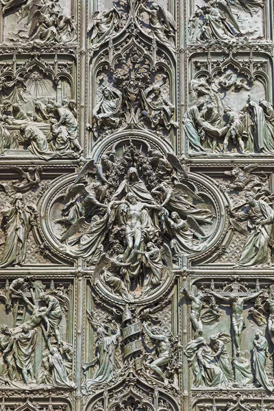 Milán Italia Mayo 2018 Este Fragmento Puerta Principal Bronce Catedral —  Fotos de Stock