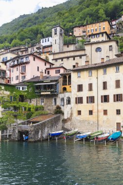 Lugano, İsviçre - 12 Mayıs 2018: Bu Monte Bre Dağı'nın sarp yamaçlarda kentsel bir banliyösü olan Gandria gelişiminin bir parçası olan.