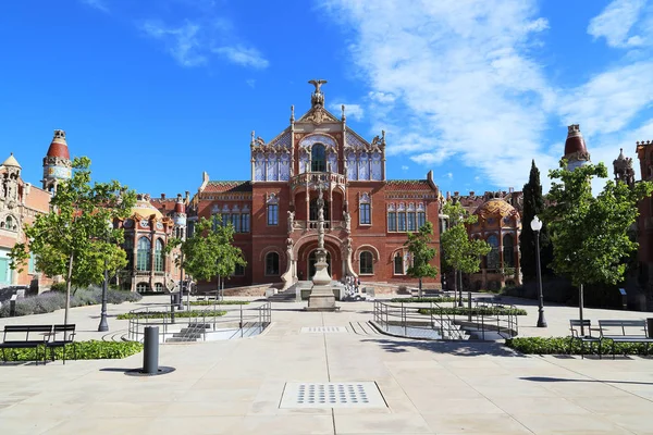 Barcelona, İspanya - 12 Mayıs 2017: Bu işlemleri eski hospital Sant Pau, modernist mimarisinin başyapıtlarından biri evi.
