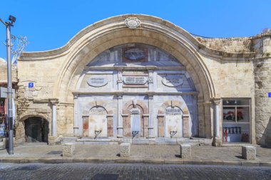 Tel Aviv, İsrail - 17 Eylül 2017: Çeşme Sabil Kanuni Sultan Süleyman, eski Jaffa Al Mahmudiya Camii'nde 's.