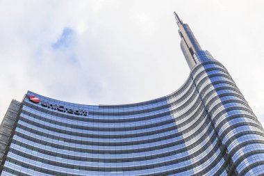 Milan, İtalya - 17 Mayıs 2018: Gökdelen Torre Unicredit üst olan İtalya'da en yüksek binası olan bu.