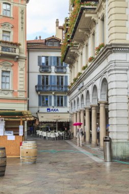 Lugano, İsviçre - 12 Mayıs 2018: Bu eski şehrin köşelerinde bir yağmurlu bahar gününde biridir.