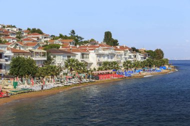 Kınalıada, Türkiye - 15 Eylül 2017: Konut geliştirme ve Marmara Denizi - Kınalıada Adası Prens Adaları'nın plajları bu.