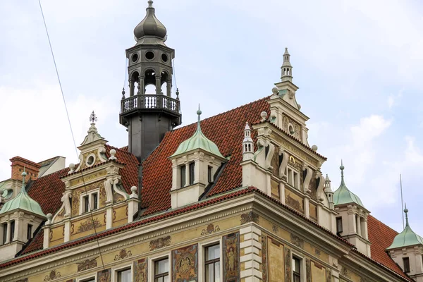 Prag, Çek - 23 Nisan 2012: Bu geç 19. yüzyılda mimar Antonin Vil tarafından inşa edilen grafit grafik ile kaplı çek bir neo Rönesans tarzı bir evde bir parçası olan.