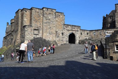 Edinburgh, Büyük Britanya - 10 Eylül 2014: Edinburgh Castle Kalesi geçit bu.