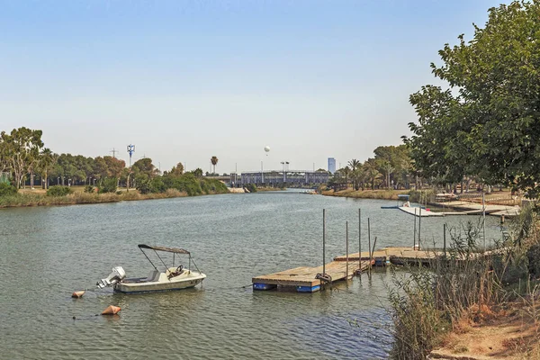 텔아비브 이스라엘 2017 이것이 Yarkon 위치입니다 기슭을 지중해로 흐르는 Yarkon — 스톡 사진