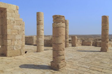 Avdat, İsrail - 23 Eylül 2017: Bunlar Akropol antik kentin 3 yüzyılda var Avdat Nabatean Tapınağı kalıntıları..