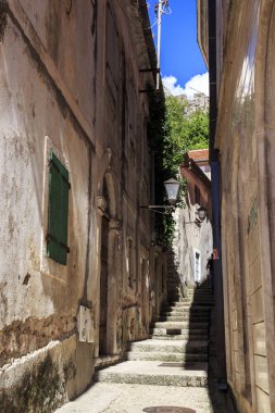 Herceg Novi, Karadağ - 13 Eylül 2013: Bu küçük sahil kasabası eski tarihi kesiminde sokakları biridir.