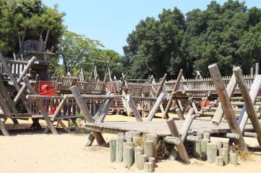 Tel Aviv, İsrail - 19 Eylül 2017: Bunlar çok sayıda spor ve oyun alanları kentsel Yarkon Parkı.