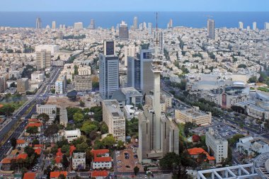 Tel Aviv, İsrail - 19 Mayıs 2011: Bu bir hava Azrieli Merkezi gözlem güverte yüksekliğini şehirden görülmektedir.