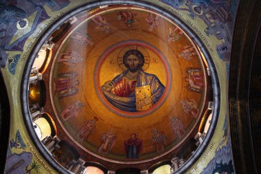 Kilisenin kutsal türbe, Je catholicon kubbe