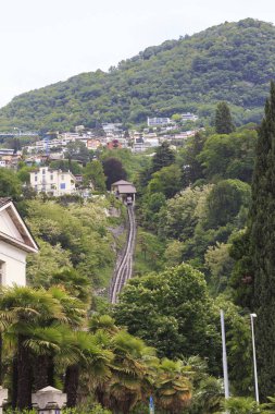 Lugano, İsviçre - 12 Mayıs 2018: Bu bir Asansör Monte Bree için ilk demiryolu hattı görülmektedir.
