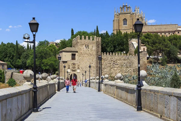 Toledo Spain May 2017 Pedestrian Medieval Bridge Martin Tagus River — Stock Photo, Image